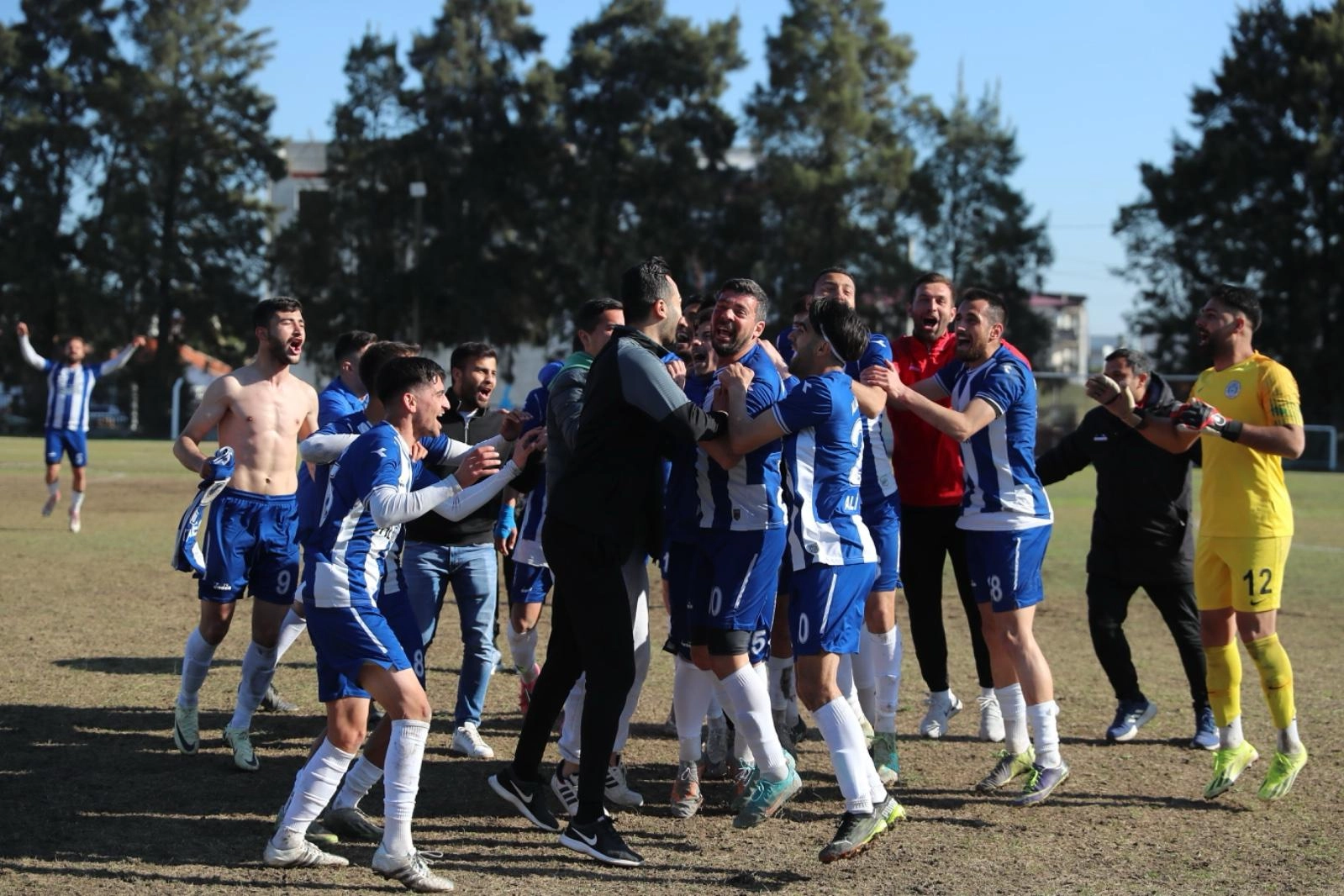 Aliağa Helvacı Gençlik Spor'dan büyük başarı: BAL Ligine yükseldi! haberinin görseli