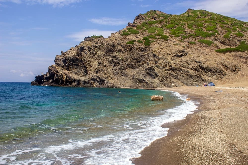 İzmir'in Sır Gibi Sakladığı Gönsüz Koyu: Karaburun'un El Değmemiş Cenneti