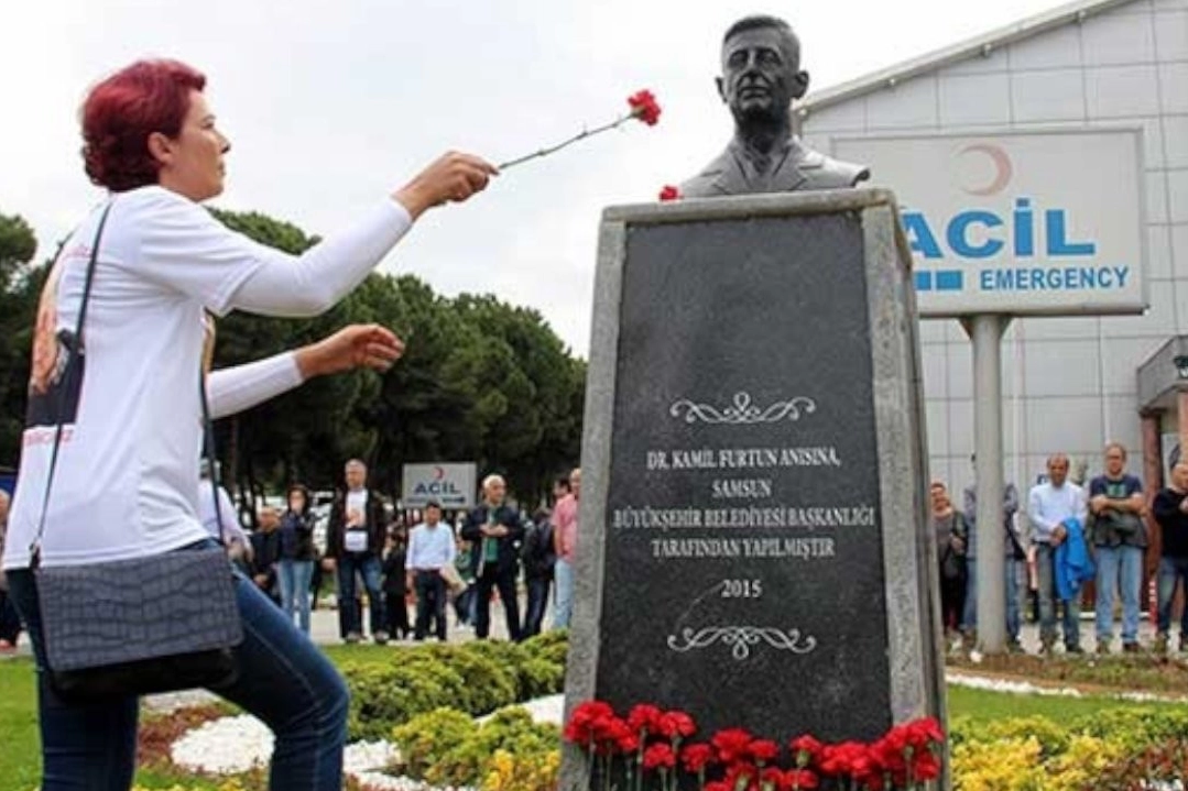 Hekimler etkili yasa, güvenli ve sağlıklı çalışma alanları talep ediyor! haberinin görseli