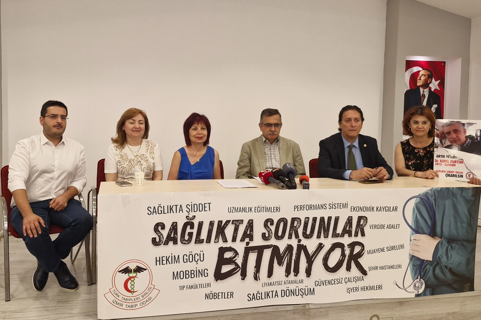 İzmir Tabip Odası: Sağlık çalışanlarına cezai işlem yapılıyor haberinin görseli