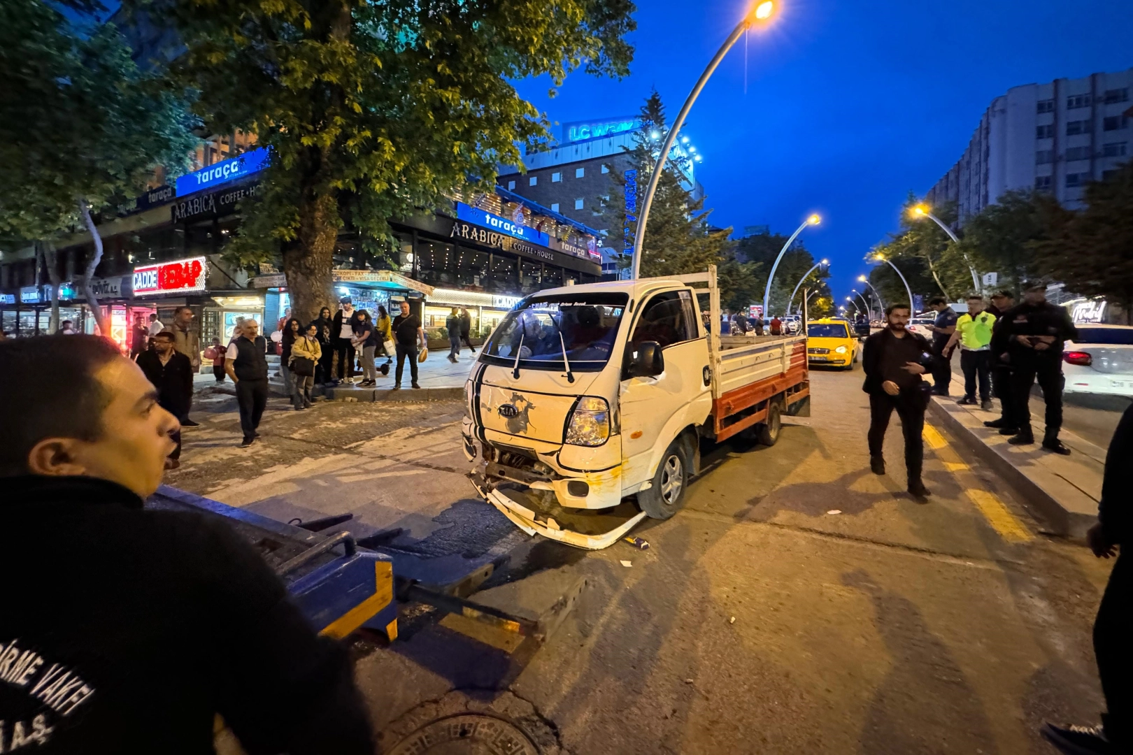 Ankara'da kaza: 11 araca birden çaptı, yara almadan kurtuldu!