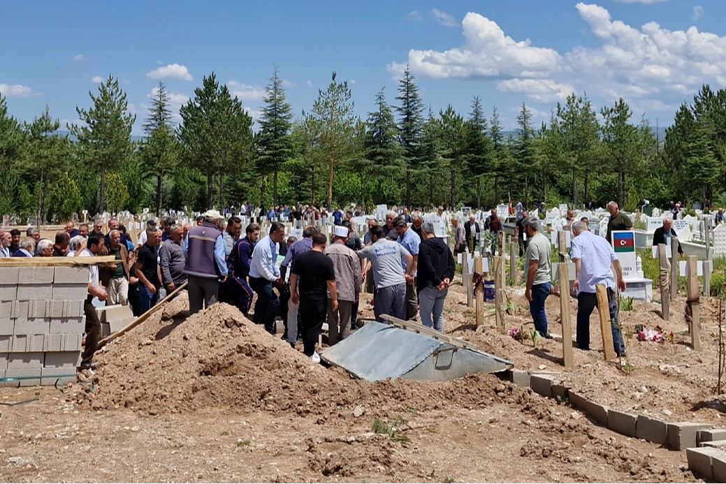 Ardı ardına yaşanan trafik kazaları iki aileyi yasa boğdu: Hastane morgunda cesetler karıştı