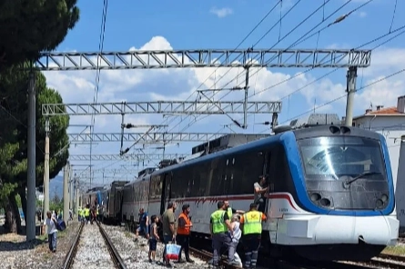 İzmir'de kaza: İZBAN raydan çıktı!