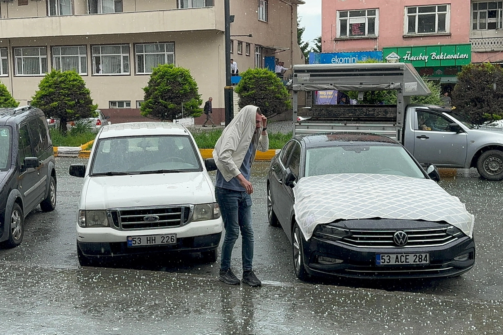 Rize'de dolu yağışı etkili oldu