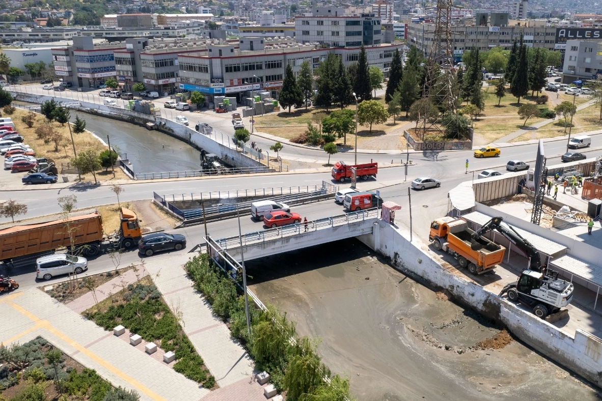 İzmir'de kokuya karşı mücadele