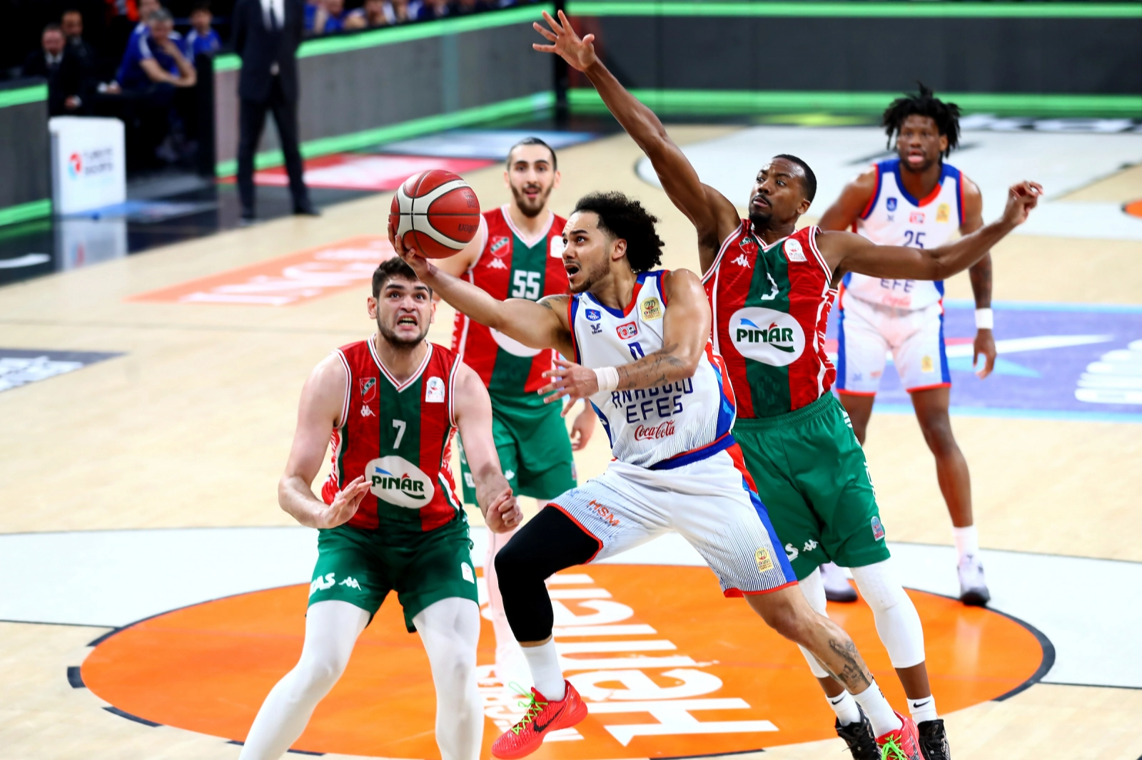 Pınar Karşıyaka, yarı final serisinde 2-0 geriye düştü haberinin görseli