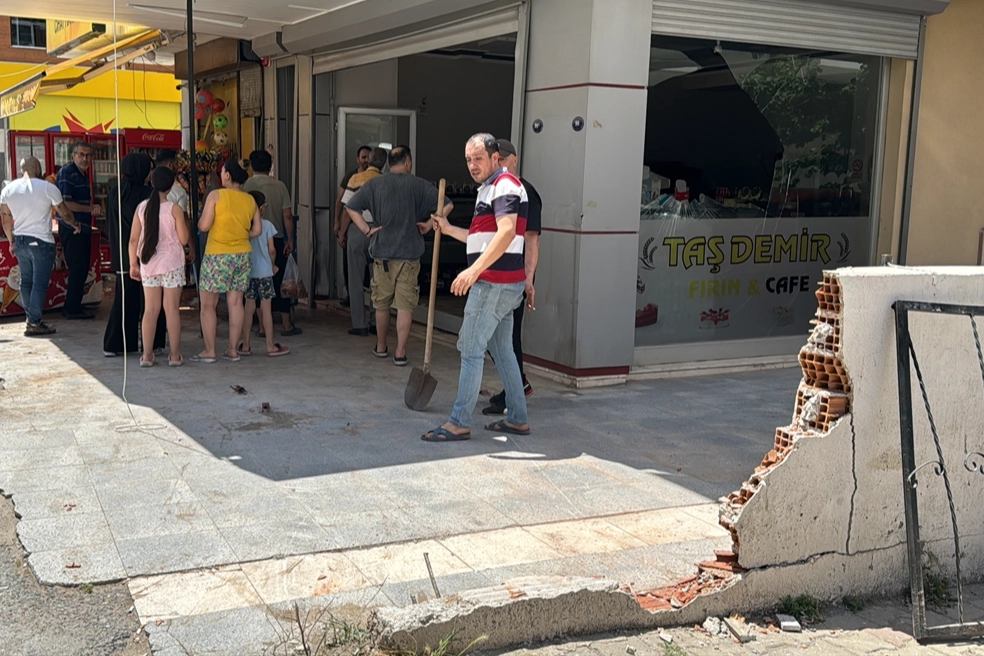 İzmir haber: Ehliyetsiz sürücüden katliam gibi kaza