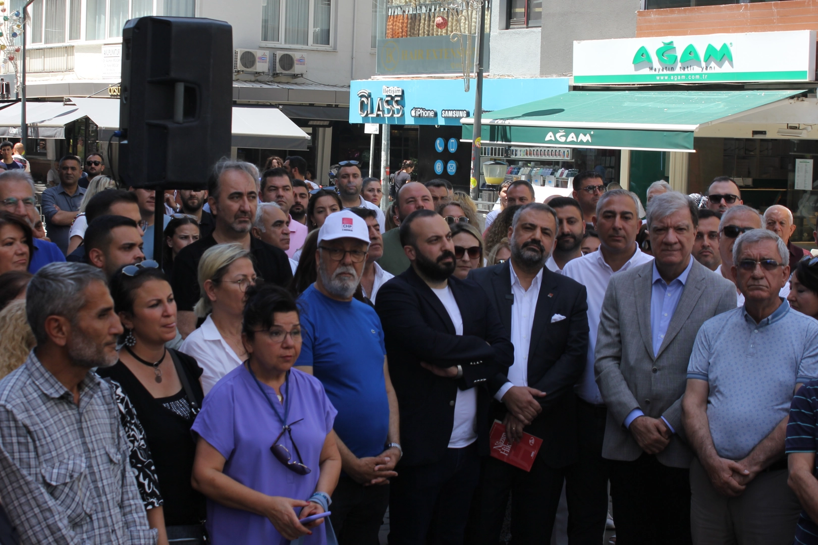 CHP İzmir’de Nazım Hikmet’i şiirlerle andı