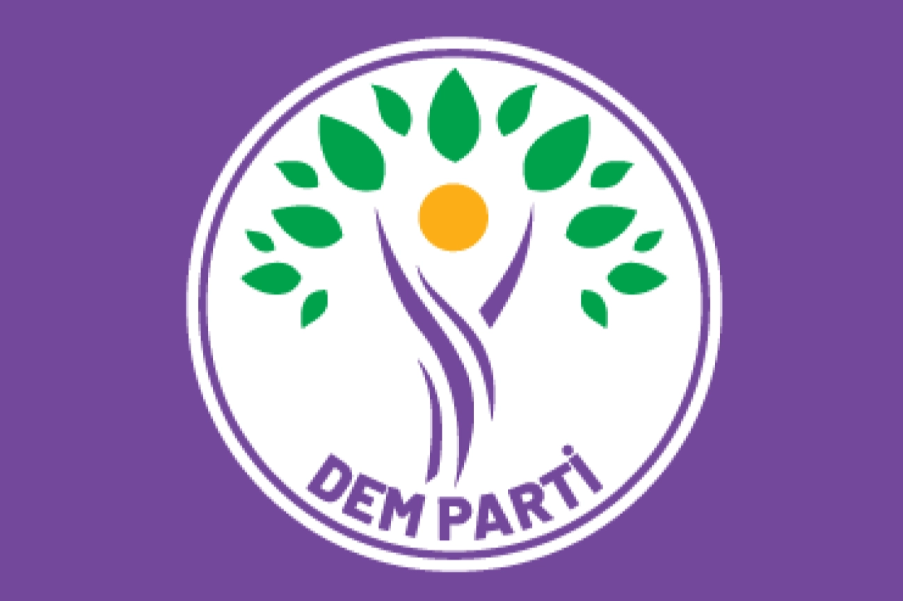 DEM Parti Esenyurt Eş Başkanları gözaltına alındı