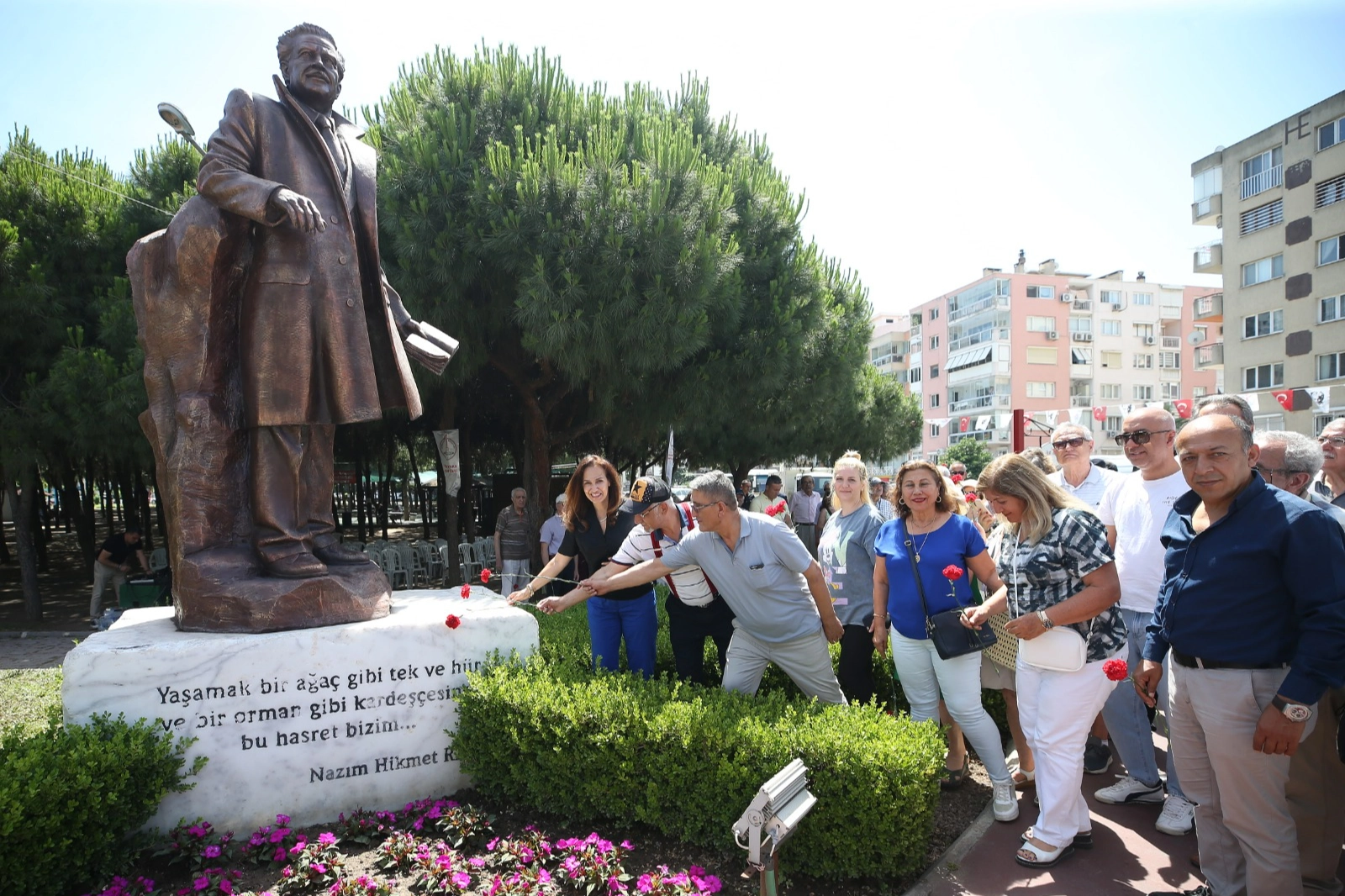 Karşıyaka, Nazım Hikmet’i andı haberinin görseli