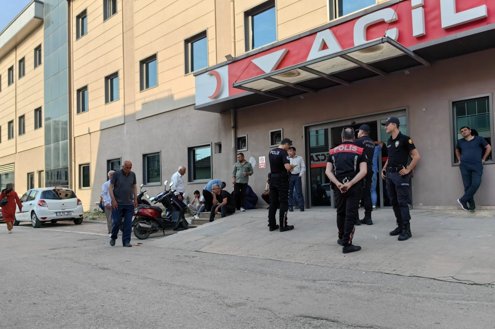 Otomobil içinde bırakılan 4 yaşındaki çocuk nefessiz kalarak hayatını kaybetti haberinin görseli