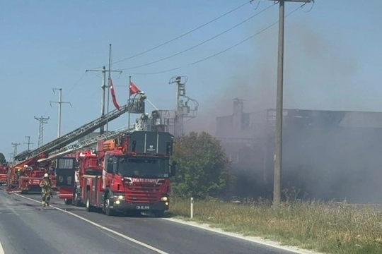 Silivri'de fabrikada korkutan yangın!