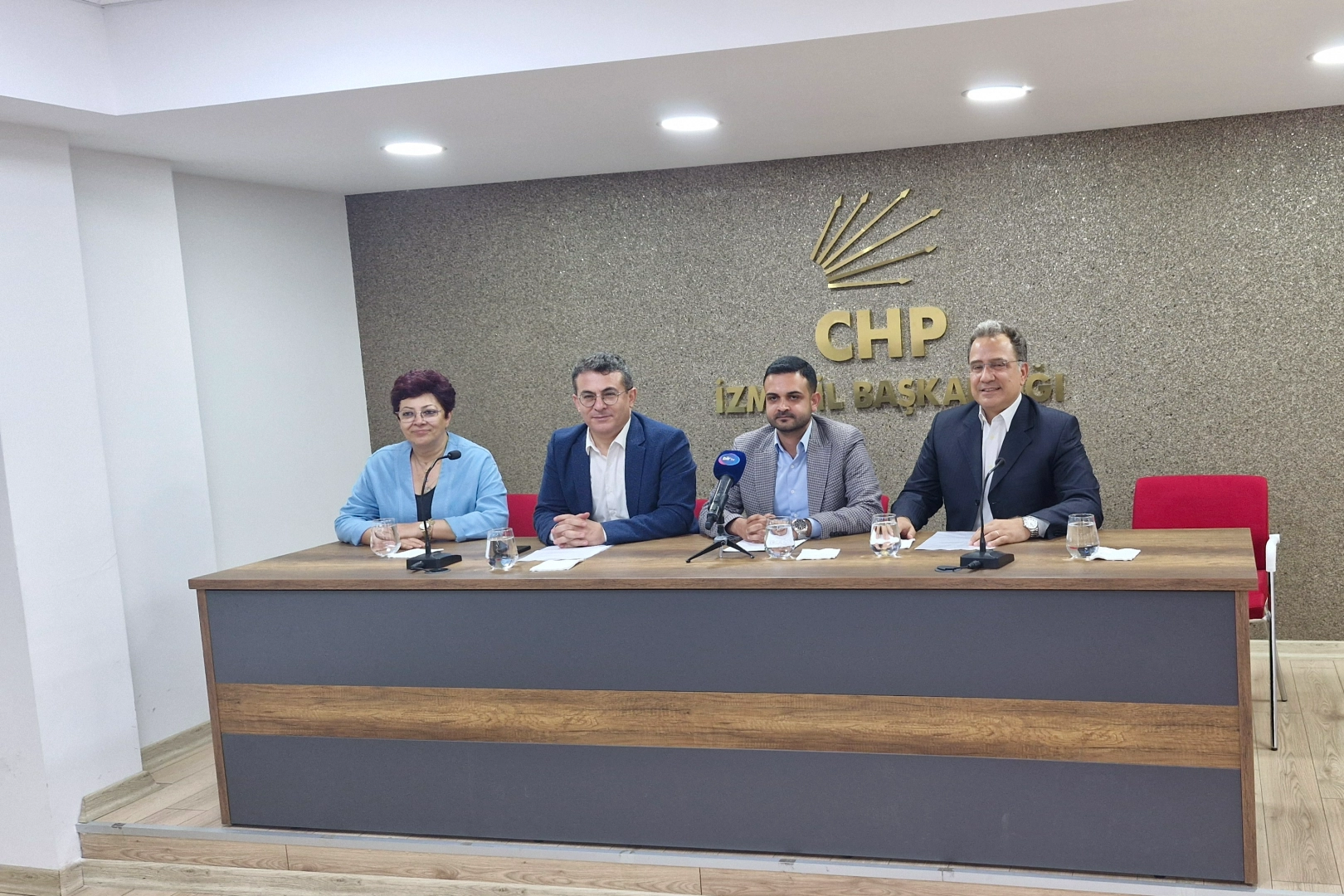 CHP İzmir'den ‘Etki Ajanlığı’ tepkisi: Fikirlerin dile getirilmesi suç sayılamaz haberinin görseli