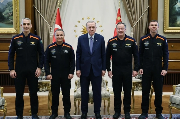 Cumhurbaşkanı Erdoğan, Ax-3 Uzay Misyonu mürettebatını kabul etti haberinin görseli