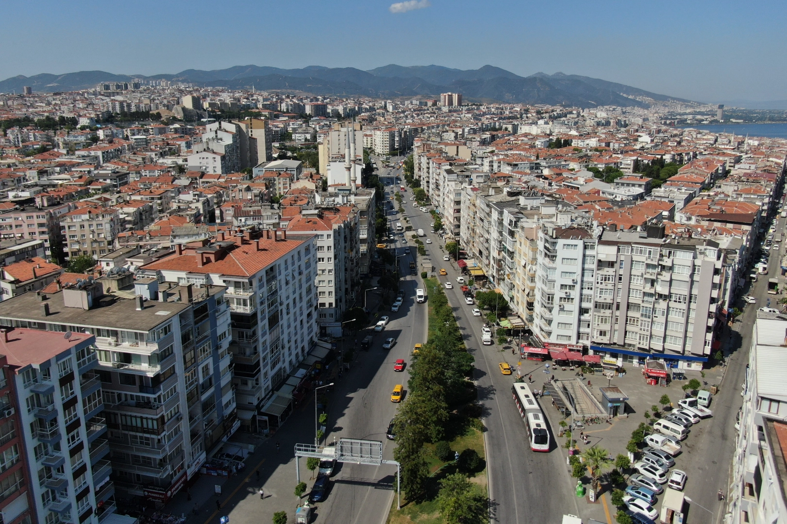 İzmir'de kiralar dudak uçuklatıyor! Eski evlerin bile kira fiyatları piyasanın üzerinde haberinin görseli