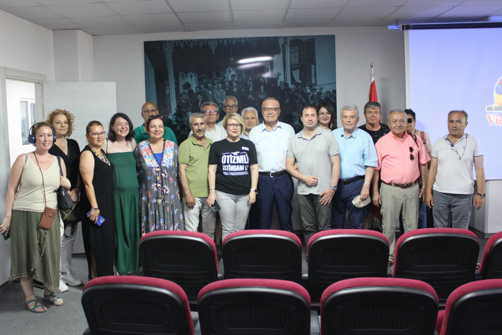Otizm ve istihdam Karşıyaka’da konuşuldu haberinin görseli