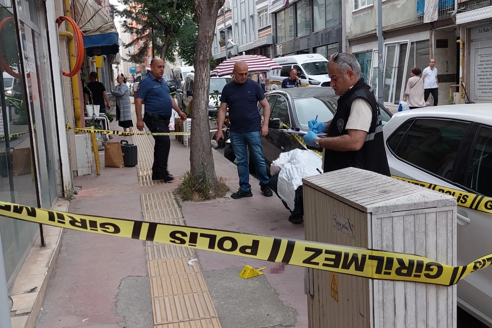 5. kattan düşen 2 yaşındaki kız çocuğu hayatını kaybetti: Anne, hastanede sinir krizi geçirdi! haberinin görseli