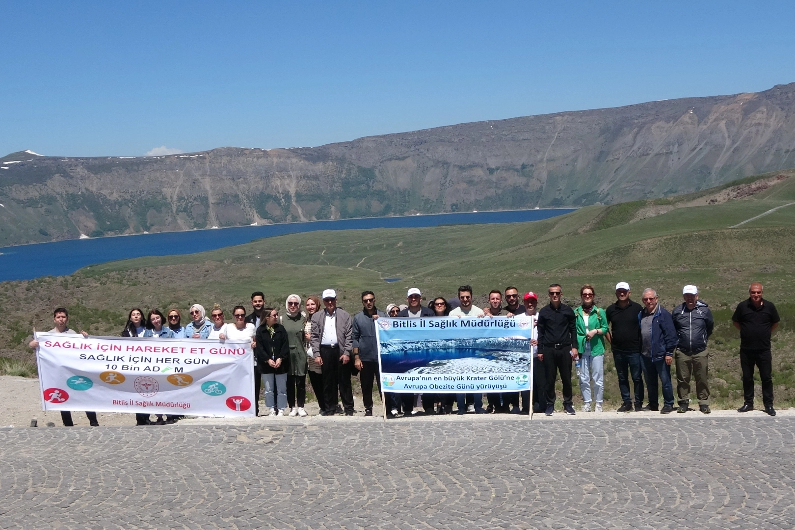 Avrupa’nın en büyük kraterinde Obezite Günü yürüyüşü