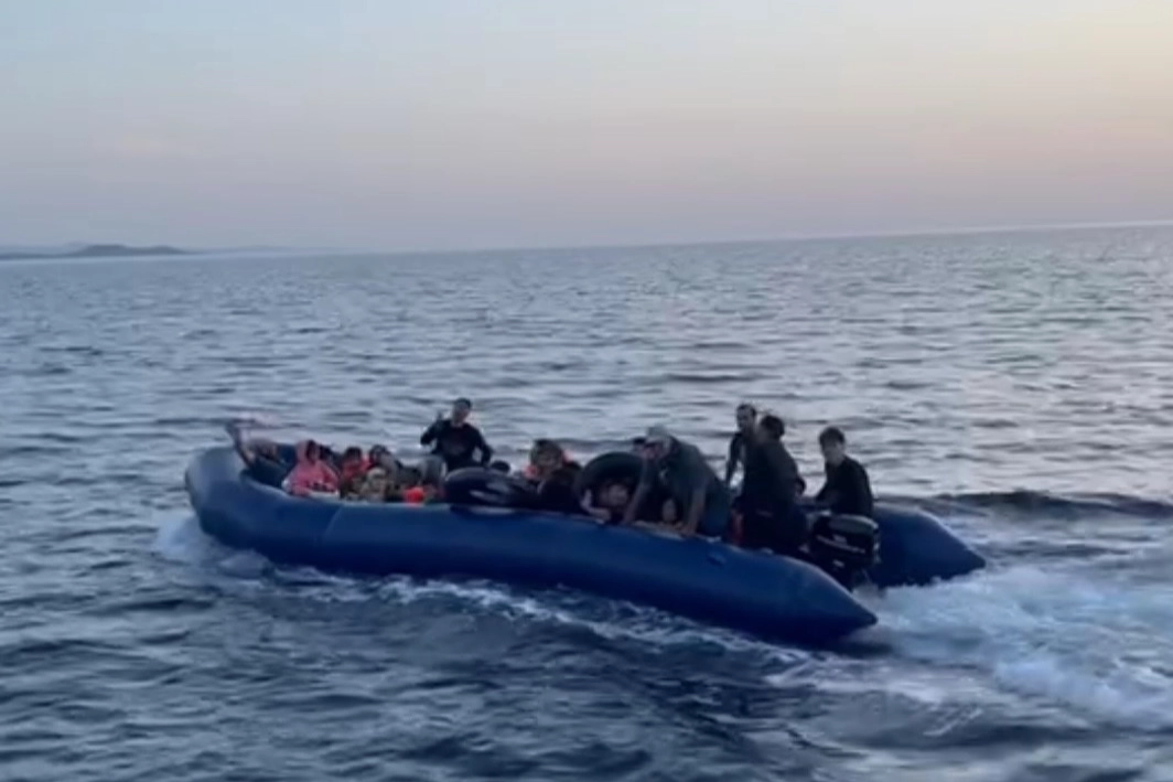 Ayvacık açıklarında  göçmen operasyonu haberinin görseli