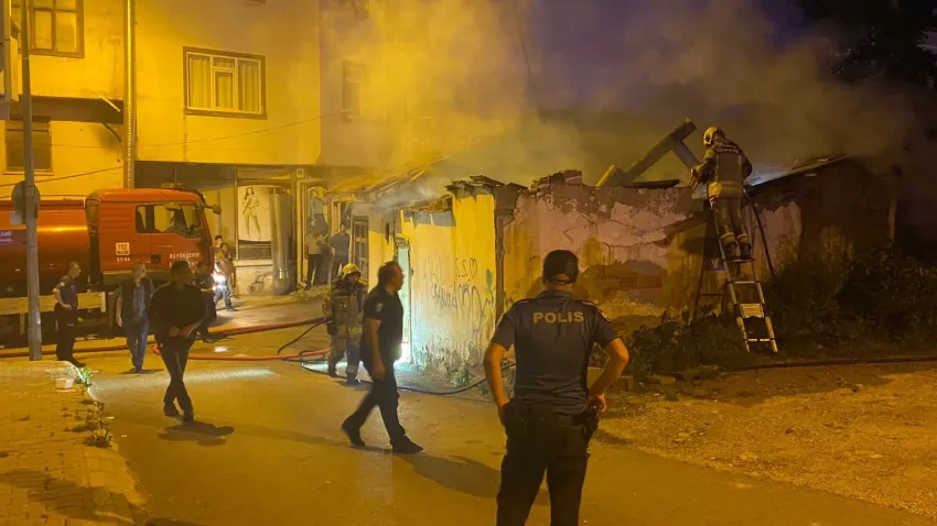Ankara’da çıkan yangın paniğe neden oldu   haberinin görseli