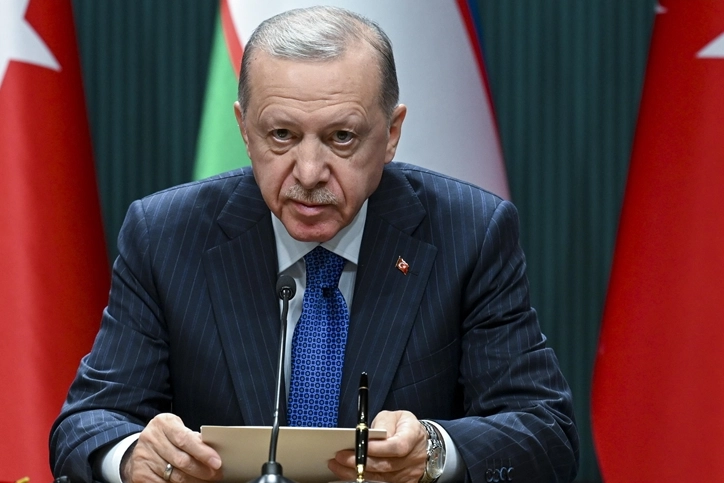 Cumhurbaşkanı Erdoğan, Özbekistan Cumhurbaşkanı Mirziyoyev'e Devlet Nişanı tevcih etti haberinin görseli