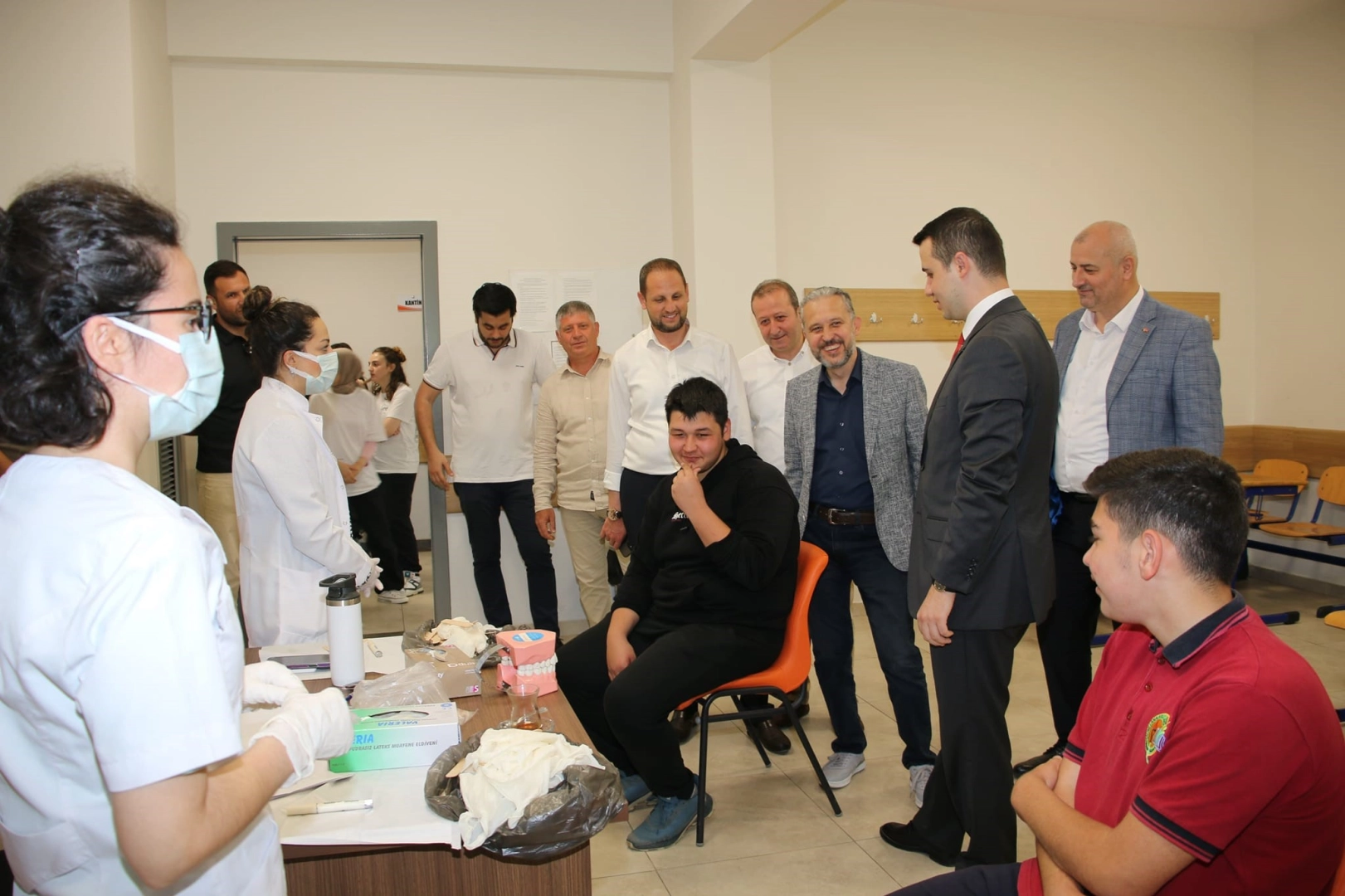 Düzce'de öğrencilere diş sağlığı taraması yapıldı haberinin görseli