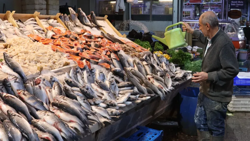 İzmir'in solmayan sokağı: Tarihi Havra Sokağı