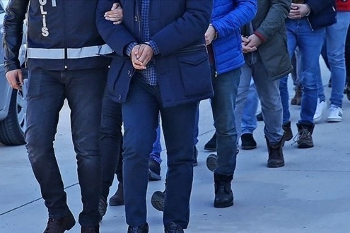 İzmir ve Manisa'da FETÖ operasyonunda 10 şüpheli yakalandı haberinin görseli