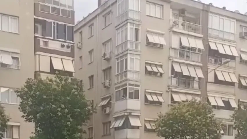 Karşıyaka'da torun dehşeti! Rehin aldığı anneannesini boynundan bıçakladı...