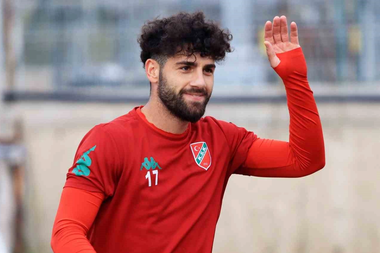 Karşıyakalı Enes Nalbantoğlu'na büyük ilgi! haberinin görseli