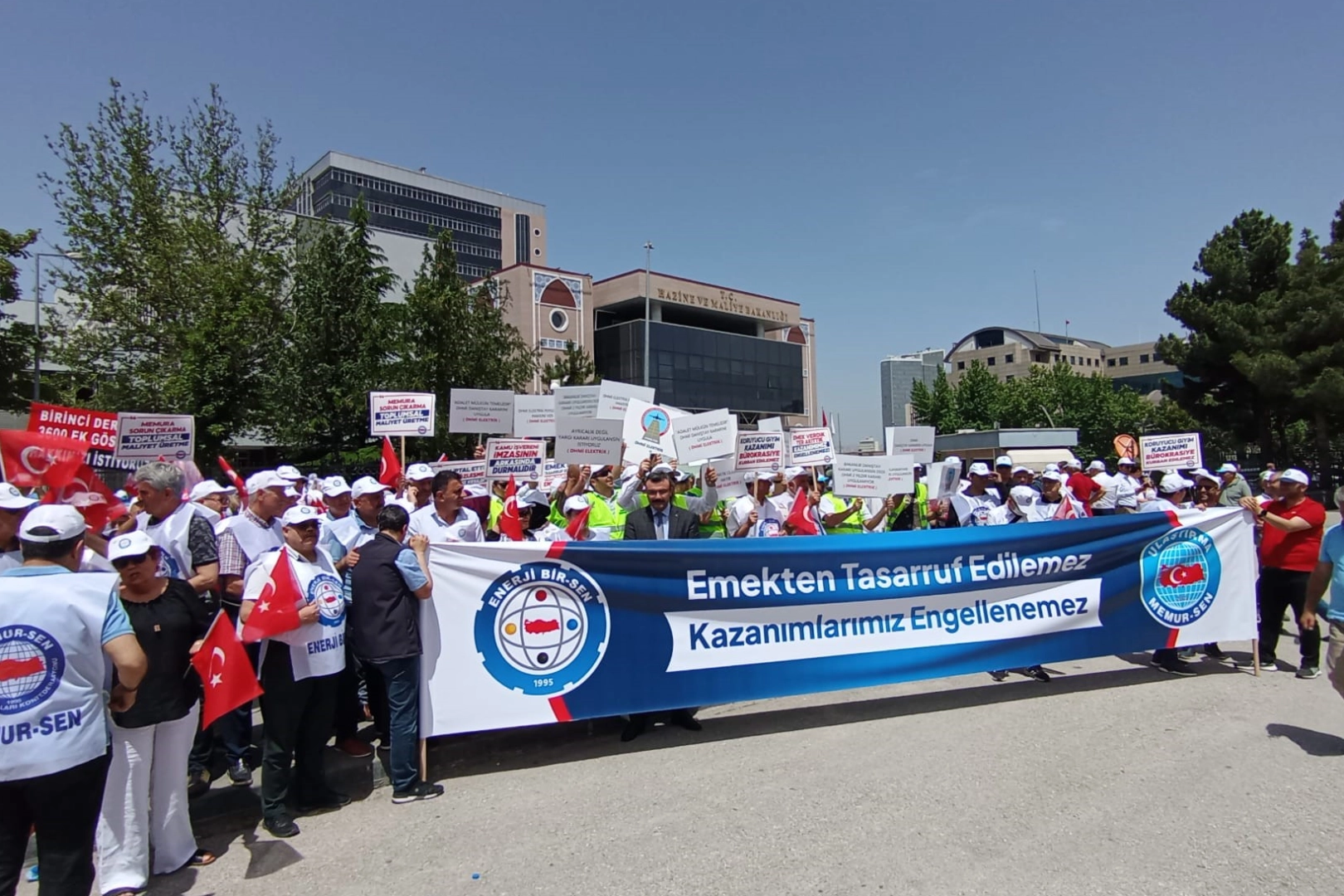 Memur-Sen ve Enerji Bir-Sen'den tasarruf tedbirlerine ilişkin açıklama