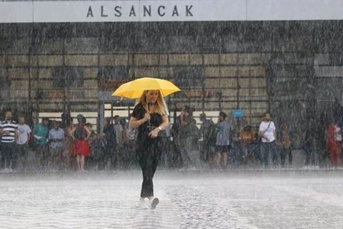 Meteorolojiden İzmir’e sağanak yağış uyarısı haberinin görseli