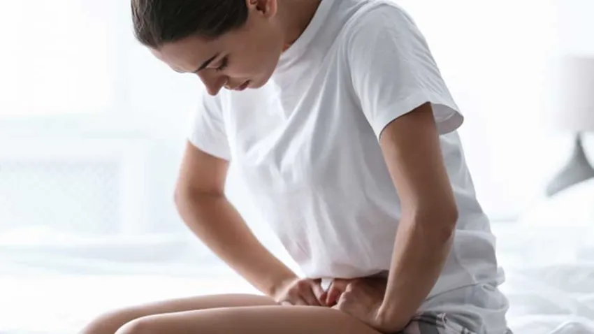 Regl ağrısını azaltmanın beş doğal yolu haberinin görseli