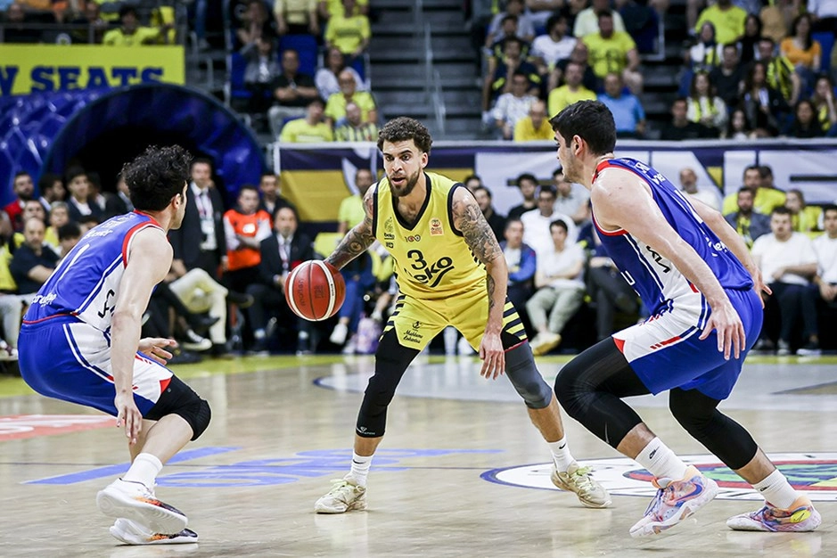 Anadolu Efes - Fenerbahçe Beko maçı ne zaman ve saat kaçta oynanacak? haberinin görseli