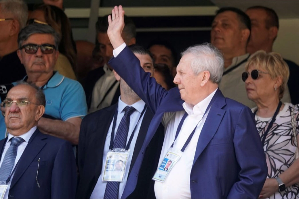 Aziz Yıldırım kongreden ayrıldı: Demokrasi olmayan bir seçim oldu haberinin görseli
