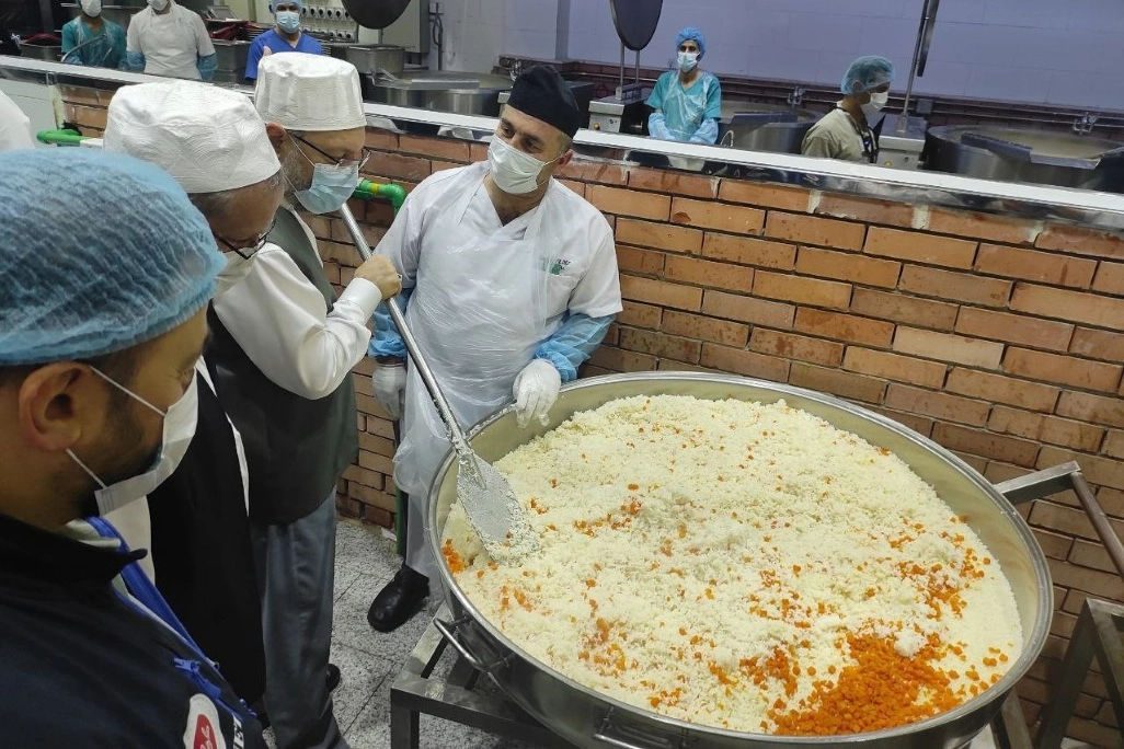 Diyanetin Mekke'deki mutfağından 30 bin hacı adayına Türk lezzetleri