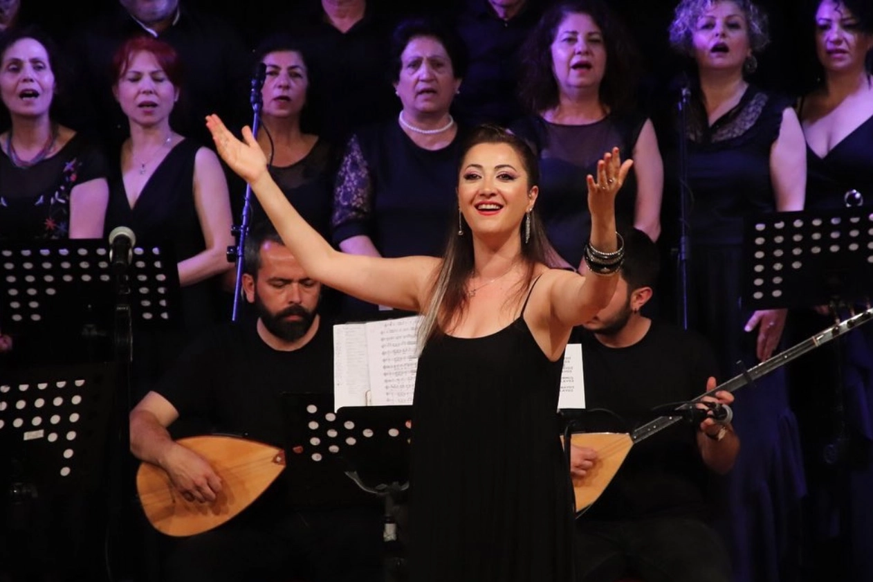 Karşıyaka Belediyesi Türk Halk Müziği Korosu'ndan yaz konseri
