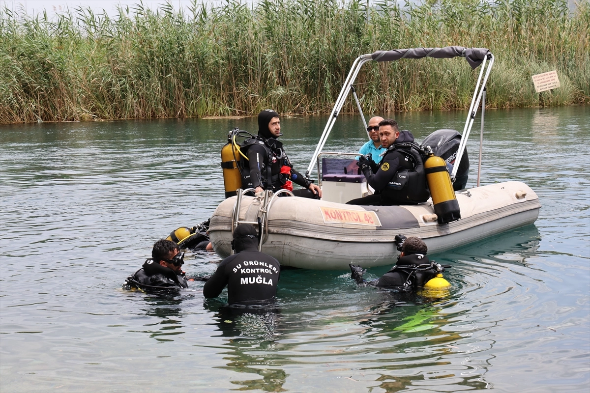 Muğla'da deniz dibinden 17 ton çöp çıkarıldı