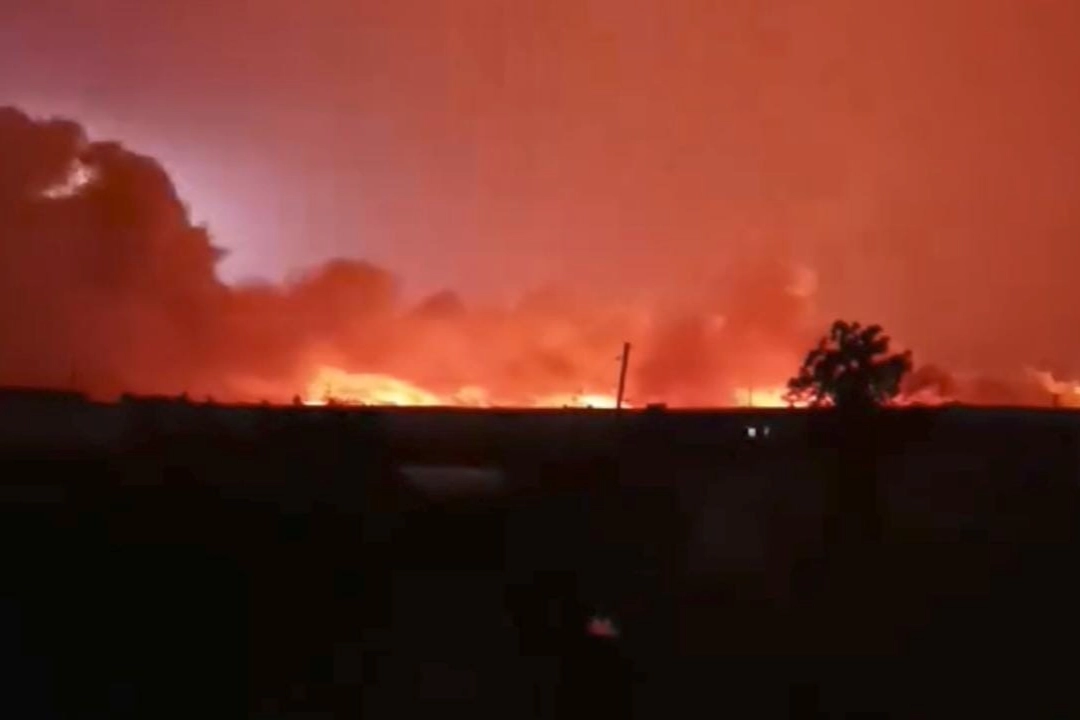 Şanlıurfa'da yıldırımın düştüğü arazide büyük yangın