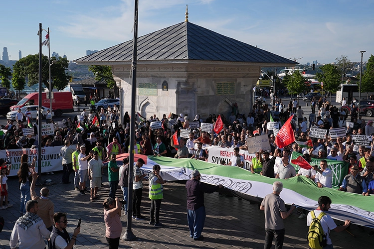 Üsküdar'da İsrail'in Gazze'ye yönelik saldırıları protesto edildi