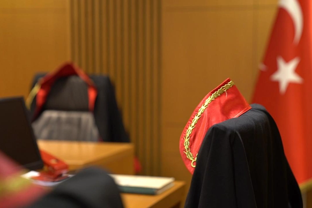Başörtülü hakim avukat tarafından istenmedi! haberinin görseli