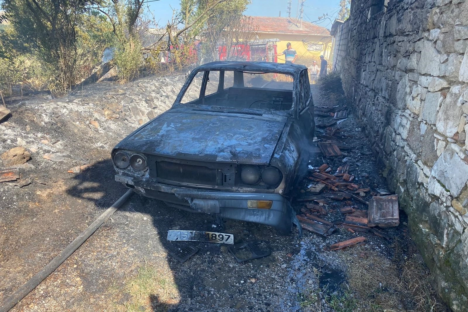 Manisa Soma'da yangın : Otomobil kül oldu haberinin görseli