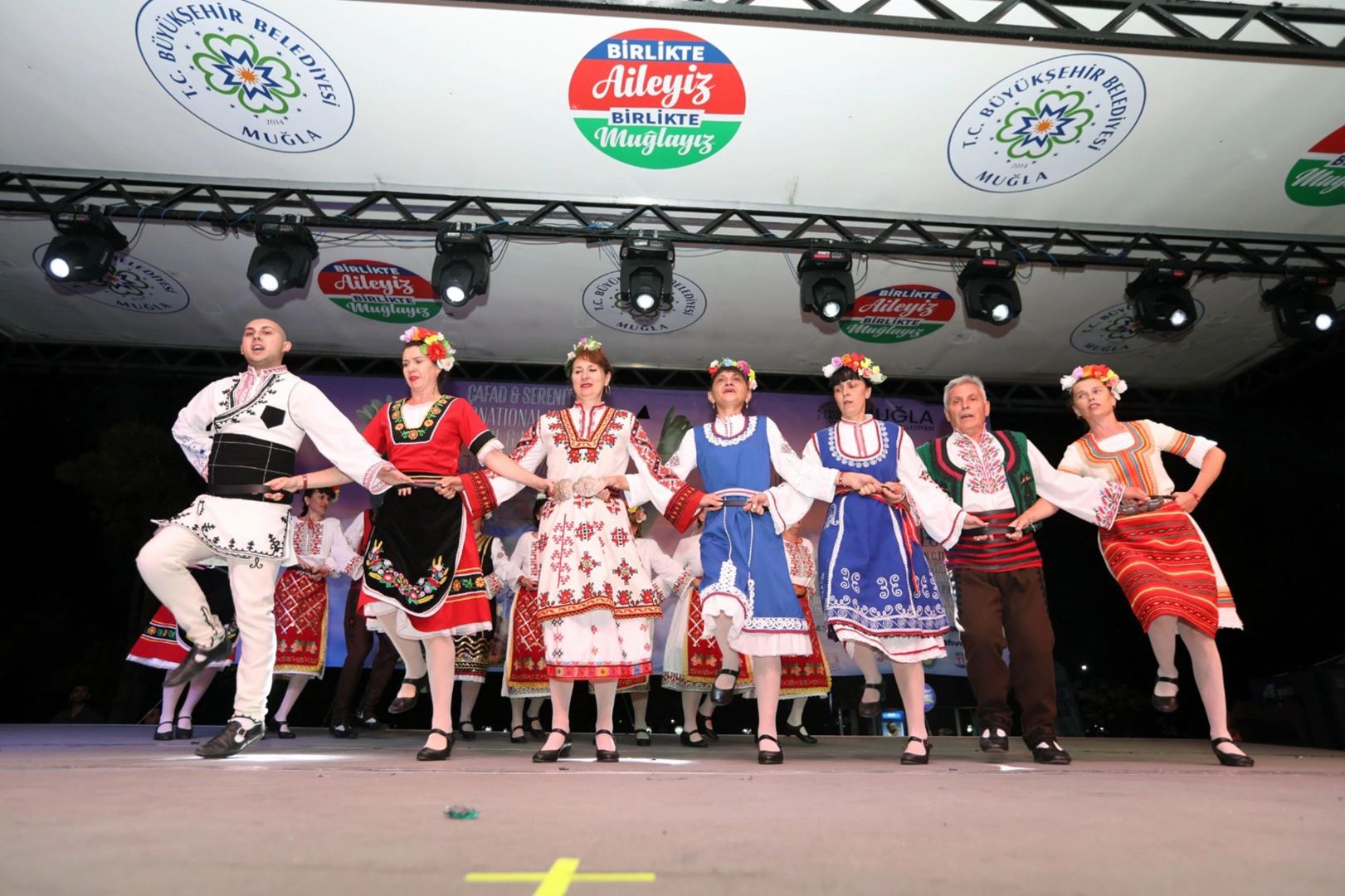 Muğla'da renkli ve coşkulu uluslararası halk dansları ve müzik festivali yoğun ilgi gördü