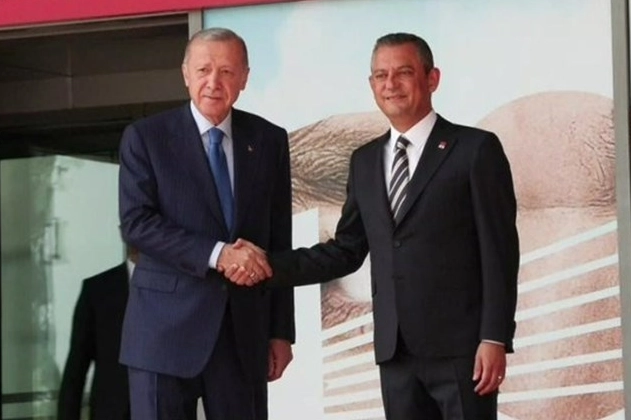 Cumhurbaşkanı Erdoğan, 18 yıl sonra CHP Genel Merkezi’nde! haberinin görseli