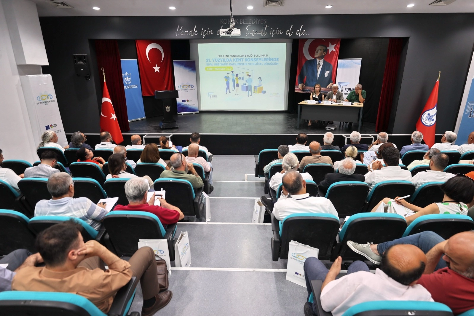 Ege Kent Konseyleri Birliği Buluşması: Sivil inisiyatif, katılımcılık ve dijital dönüşüm 4.0 gündemde haberinin görseli