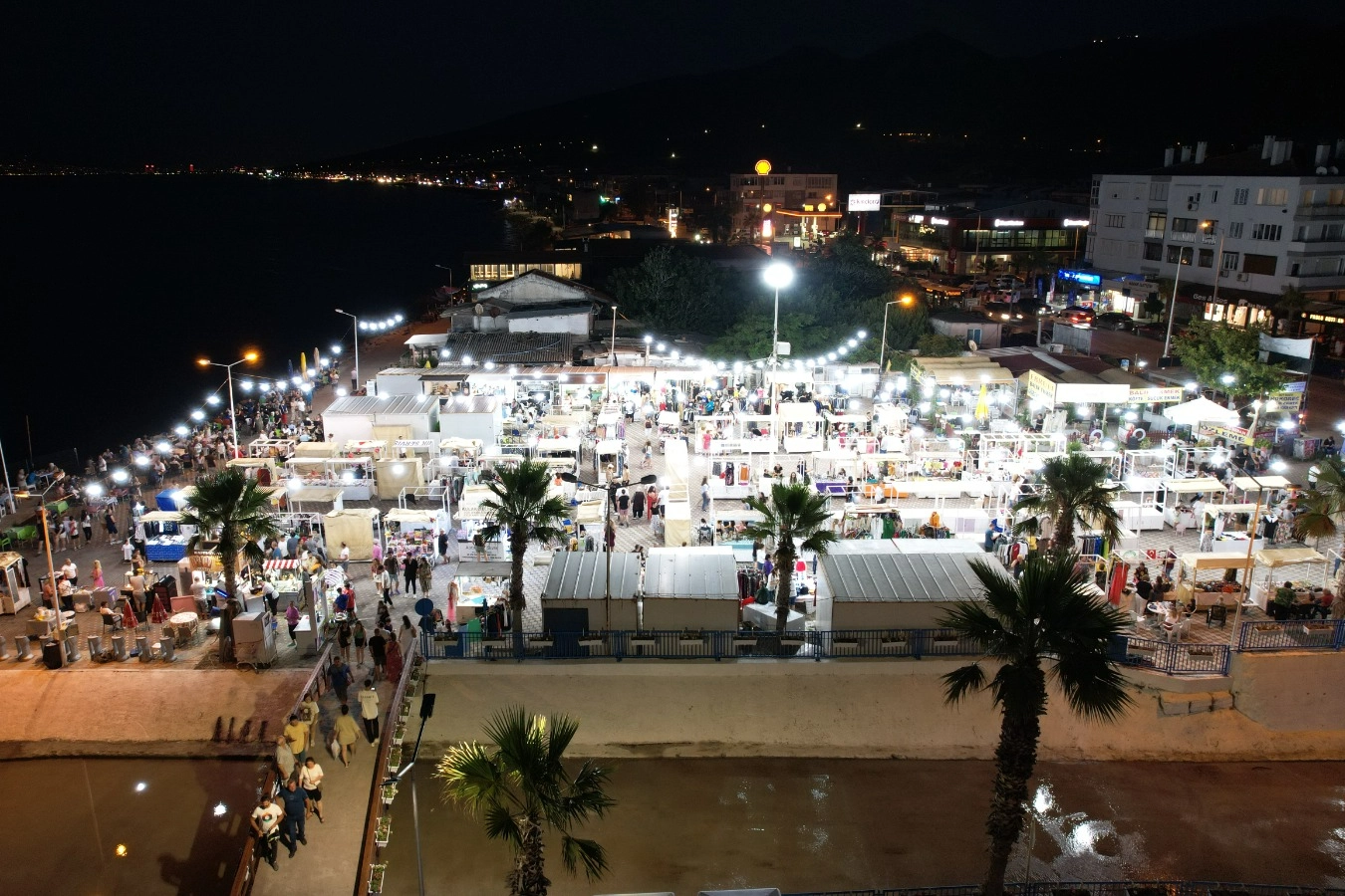 Güzelbahçe Gece Pazarı’na coşkulu açılış