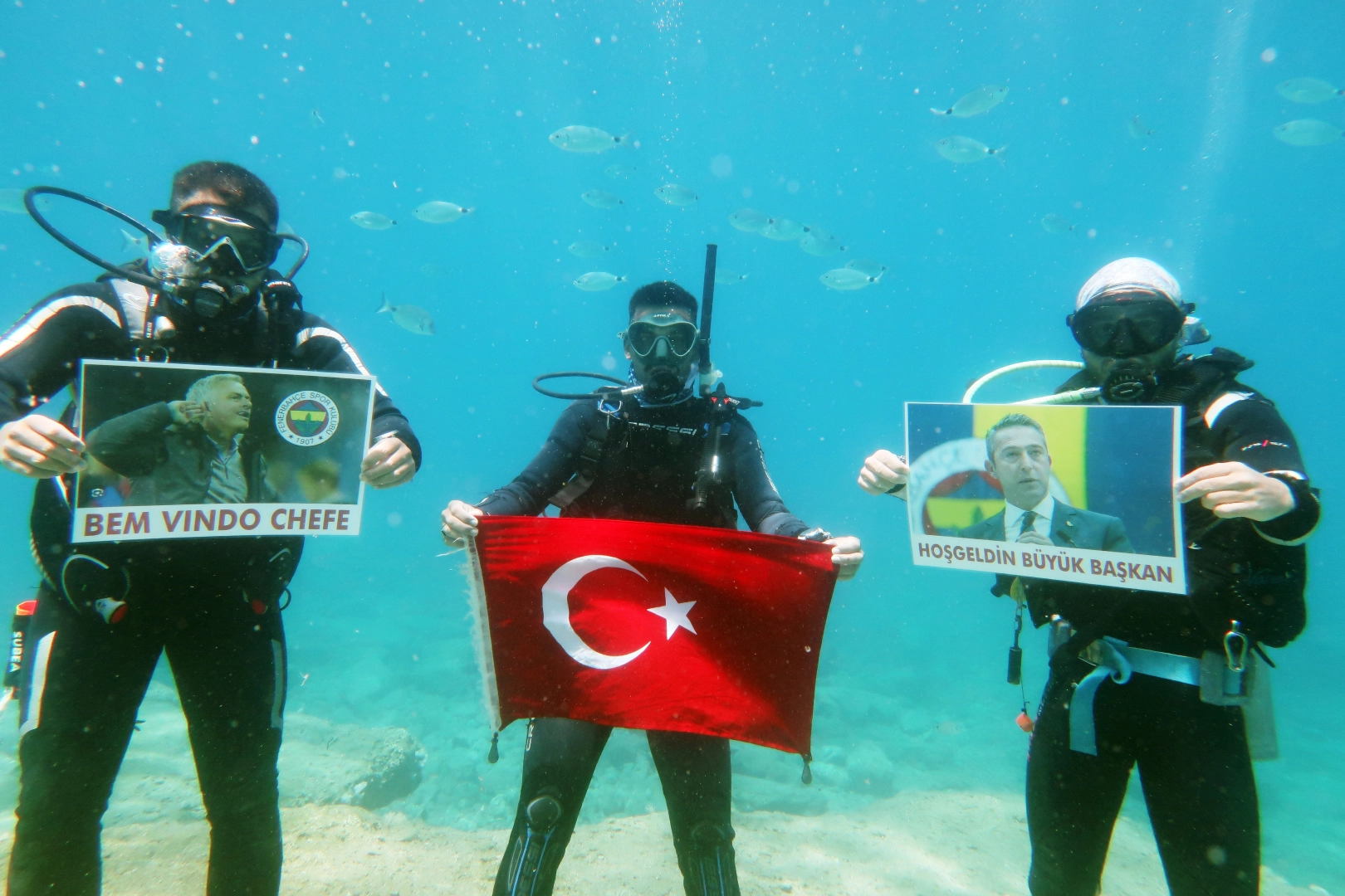 Muğla’da dalgıçlardan Fenerbahçe'ye su altından destek!