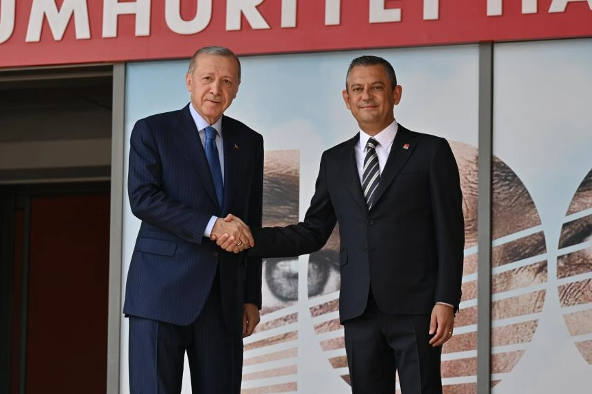 Özgür Özel Cumhurbaşkanı  Erdoğan’a ne hediye etti?