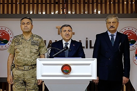 Şırnak Valisi Atay açıkladı: Habur Sınır Kapısı'nda 3 milyar değerinde gümrük kaçağı eşyaya el konuldu haberinin görseli