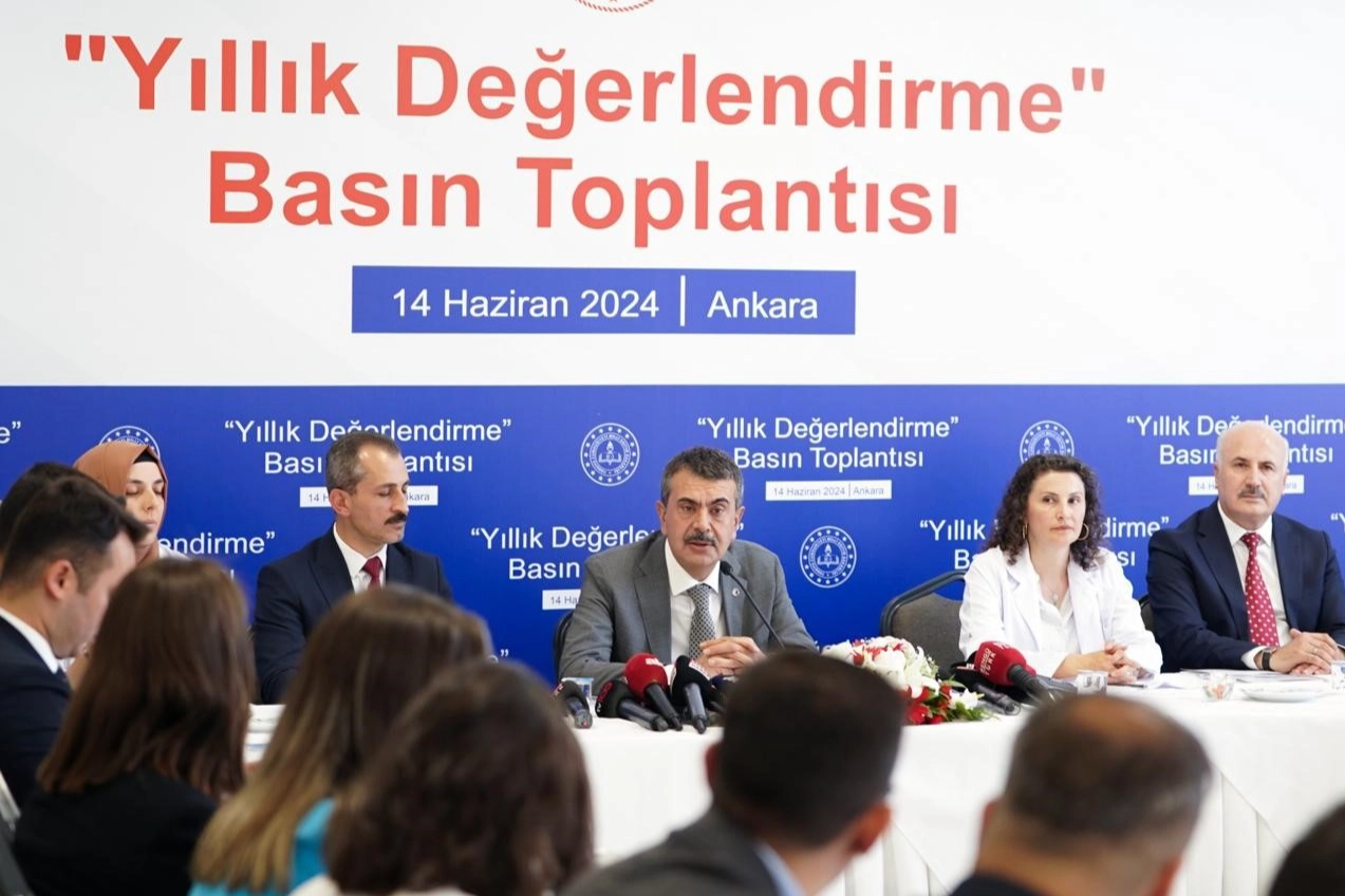 Bakan Tekin: (Gebze'de mezuniyet töreninde yaşananlar) Bakanlık olarak incelemeleri yapacağız haberinin görseli
